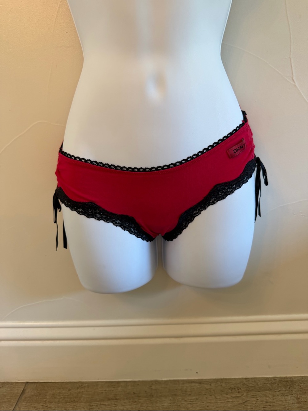 DKNY Red Black Lace Trim Boyshort Panties Side Ribbon Bows Size Small